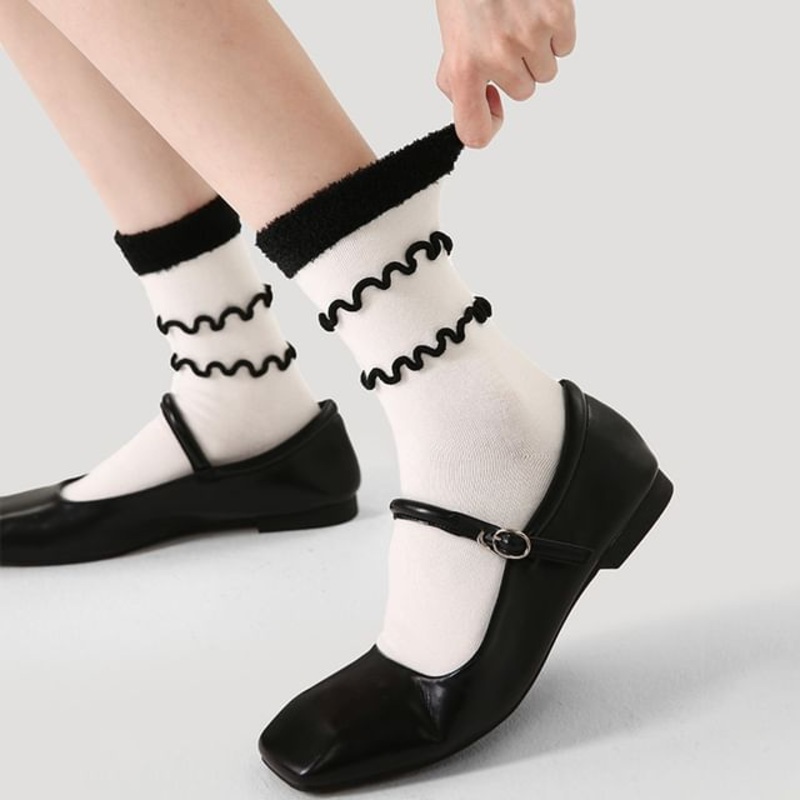 Ruffle Crew Socks|R8788 – Black & White|One Size
