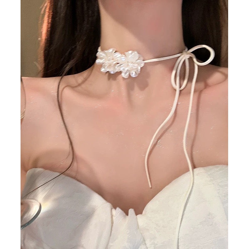 Cute White Leather Floral Bow Tie Lace Pendant Necklace YU003