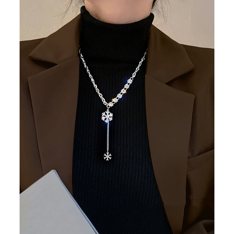 Pendant Necklace Alloy Silk Beautiful Zircon Snowflake