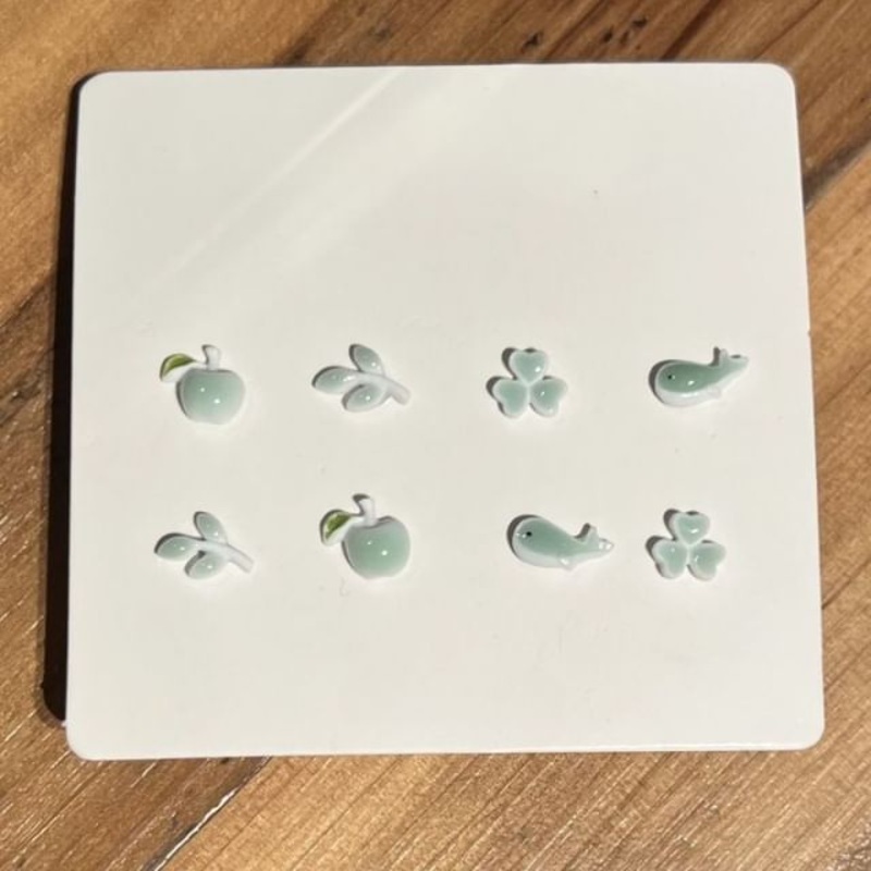 Whale Apple / Pairs: Leaf Clover Ceramic Earring Stud 4