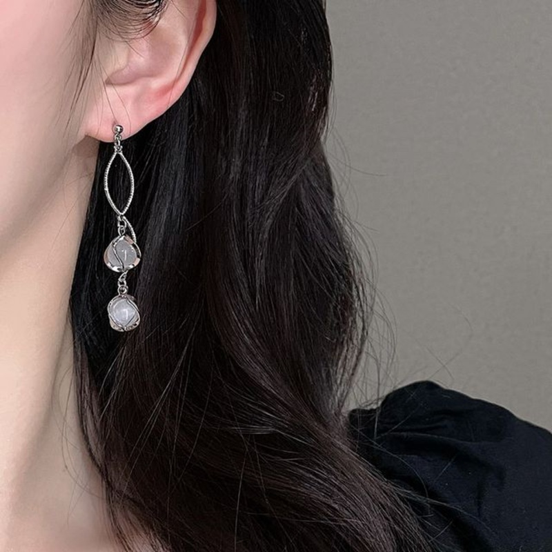 Alloy Eye Earring Faux Fringed Stone Cat