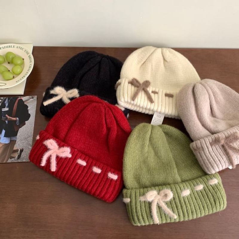 Beanie Bow Knit|SKU-01 – Green|SKU-02 – Gray|SKU-03 – Red|SKU-04 – Off-White|SKU-05 – Pink|SKU-06 – Black|SKU-07 – Coffee|SKU-08 – Rose Pink|SKU-09 – Coffee|SKU-10 – Khaki|SKU-11 – Light Khaki|One Size