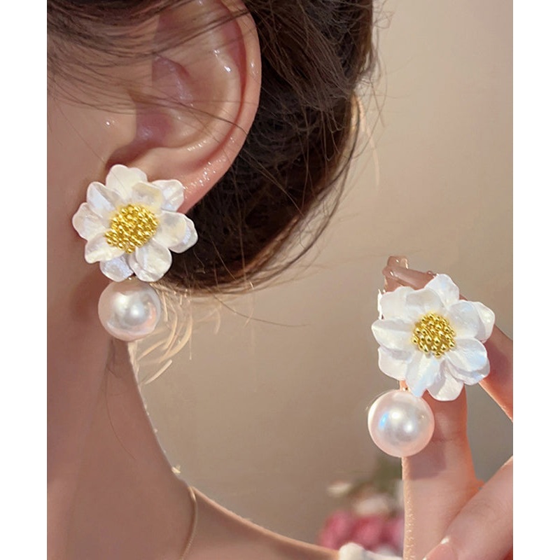 Floral Pearl Original Stud Alloy Design Earrings Acrylic White