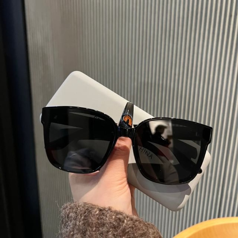 Plain Frame Sunglasses|Caramel Frame – Dark Gray|Glossy Black Frame – Black|Matte Black Frame – Black|White Frame – Black|One Size