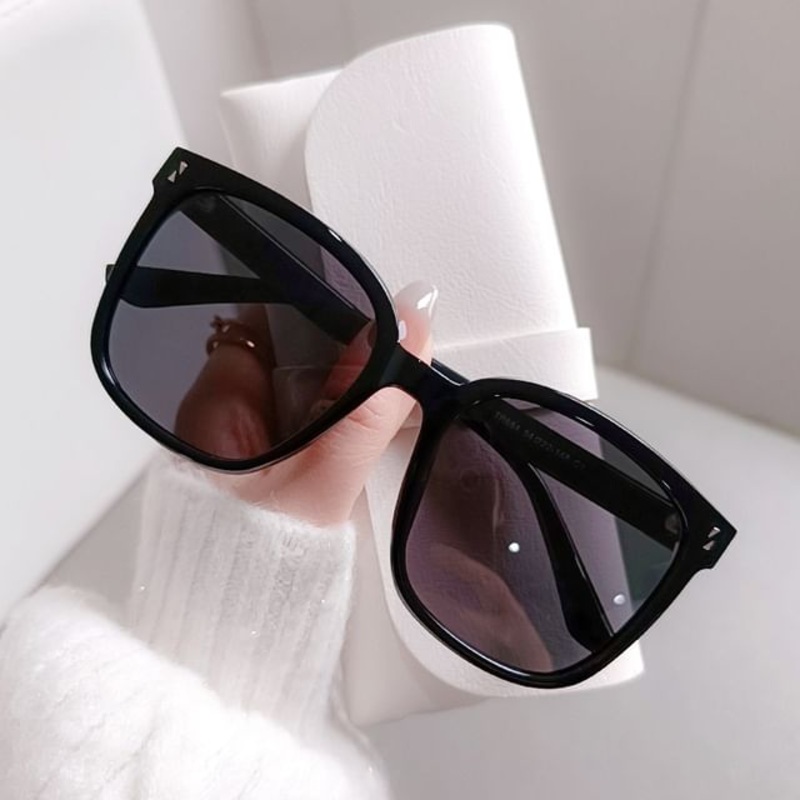 Sunglasses Square Polarized|C1 – Black Frame & Lens – Gray|C2 – Black Frame & Lens – Brown|C3 – Black Frame & Lens – Pink|C5 – Brown Frame & Lens – Gray|One Size