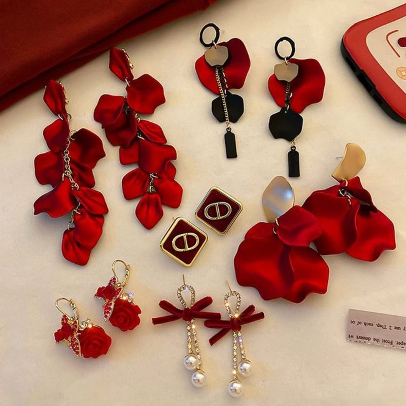 / Faux designs) Petal Pearl Earring Alloy (various