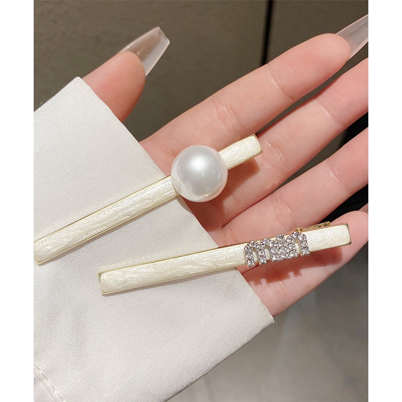 Pearl White Stylish Hairpin Zircon Alloy