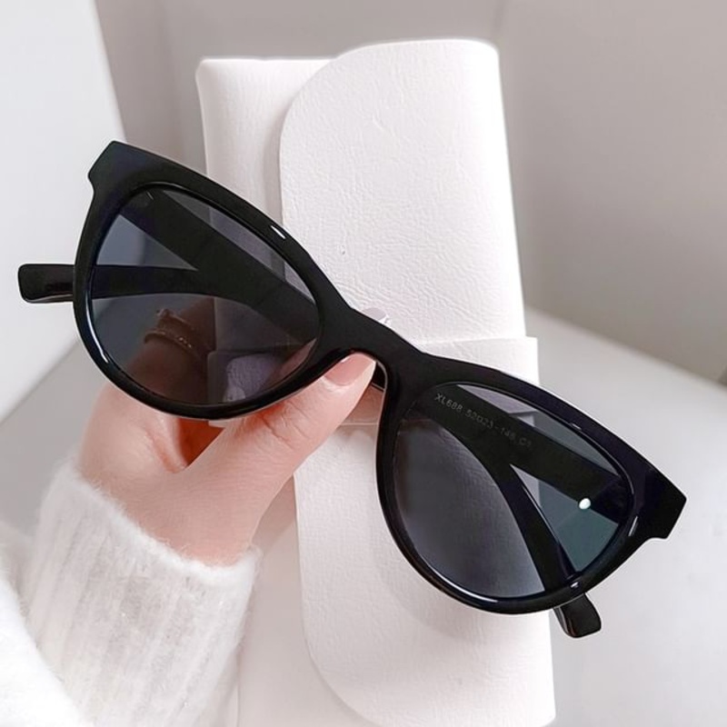 Vintage Sunglasses Polarized|C1 – Black Frame & Lens – Gray|C2 – Off White Frame & Lens – Brown|C3 – Milk Brown Frame & Lens – Brown|C4 – Light Coffee Frame & Lens – Gray|C5 – Black and Brown Frame & Lens – Gray|One Size