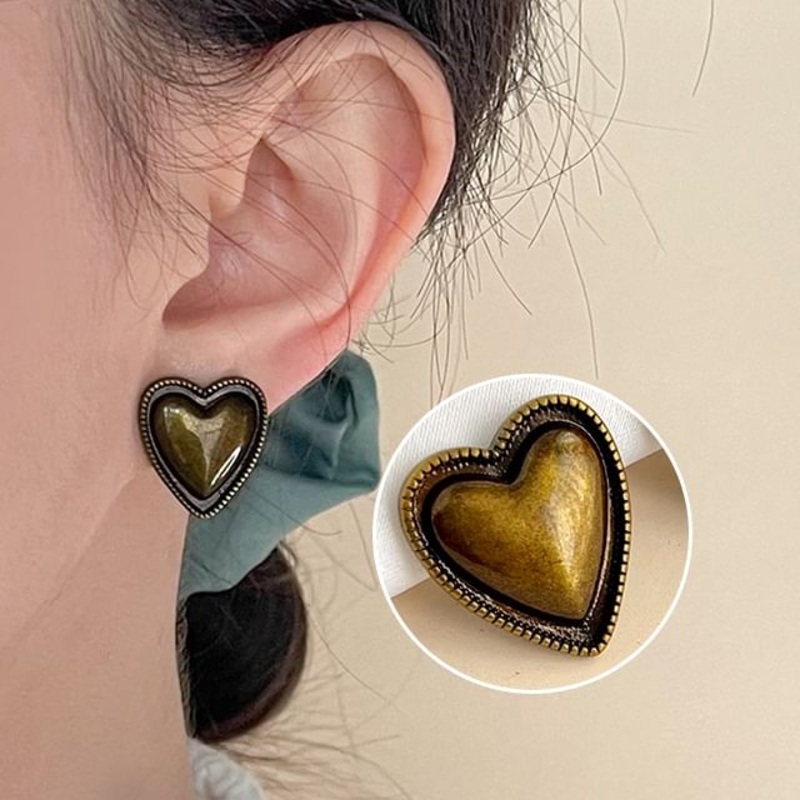 Heart Clip-On Earring / Stud|1 Pair – Clip-On Earrings – Gold|1 Pair – Stud Earrings – Gold|One Size