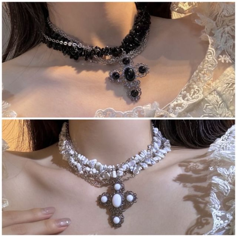 Beaded Necklace Cross|Black|White|One Size