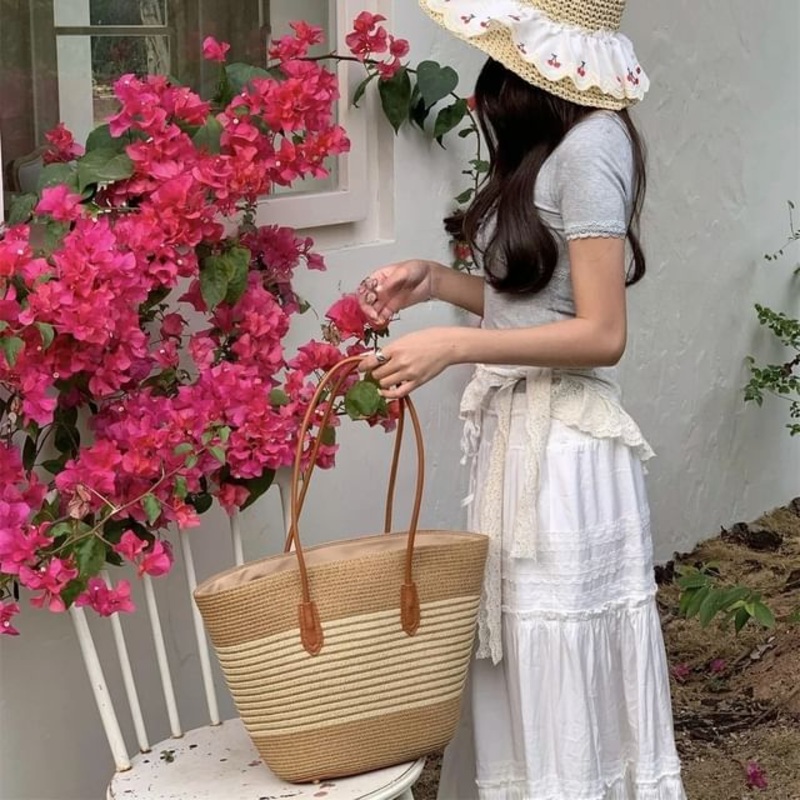 Tote Bag Straw Striped|25SS – Black Stripes – Khaki|25SS – Black Stripes – Off-White|25SS – Khaki Stripes – Off-White|25SS – White Stripes – Khaki|One Size