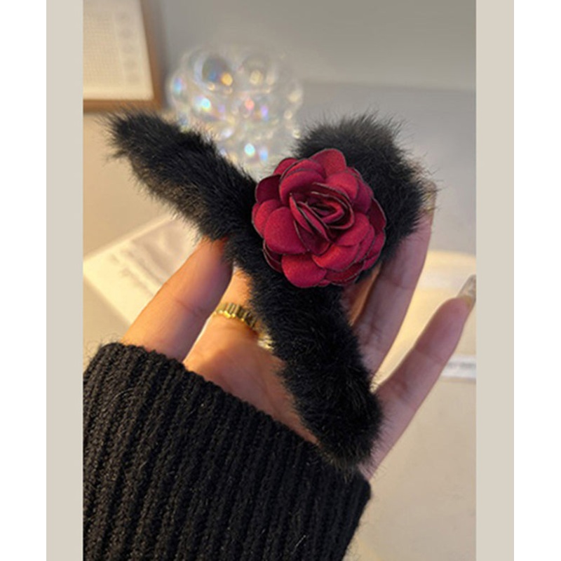 Women Black Fluffy Rose Shark Clamp Hairpin WP011