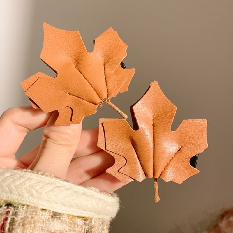 / Clip Set Hair Leaf|1 Pc – Maple Leaf – Brown|Set of 2 – Maple Leaf – Brown|One Size